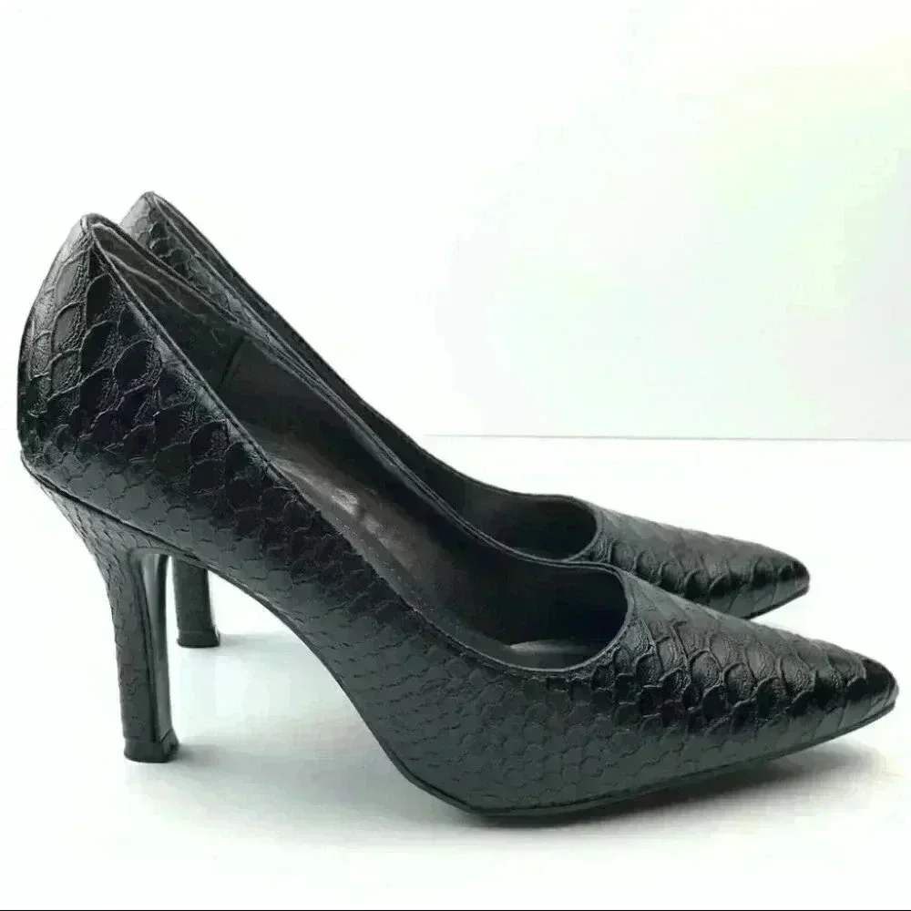 Liz Claiborne flex heels sz 5.5 black faux leather